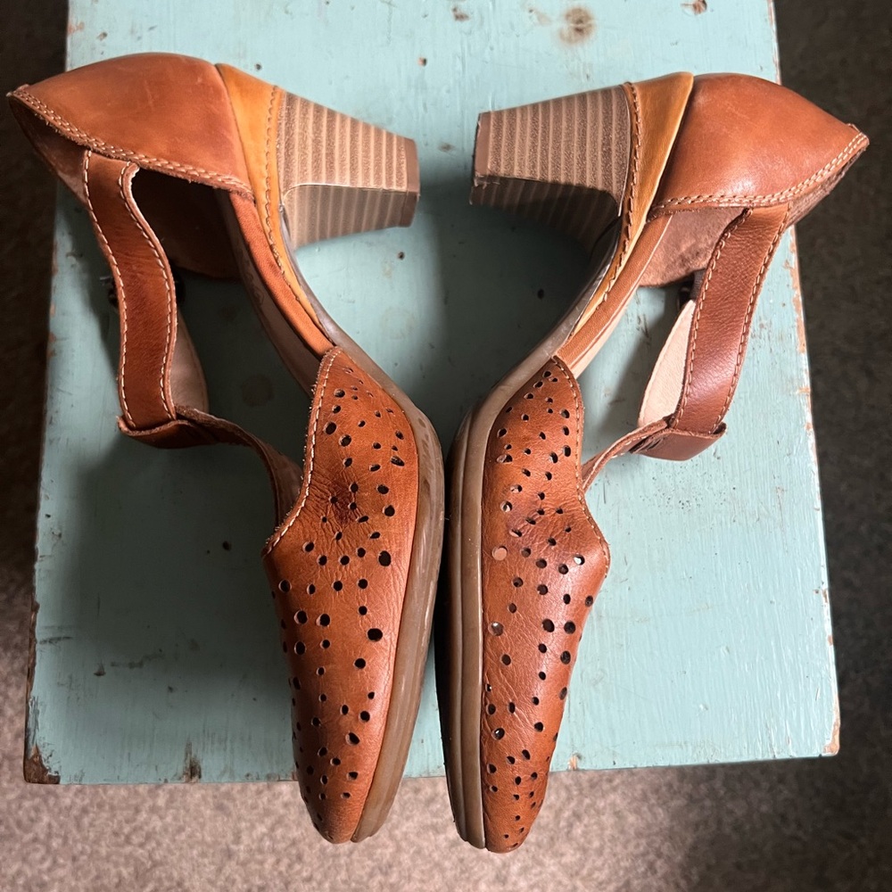 Pikolinos t strap Mary Jane heels
